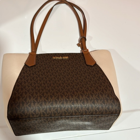 Michael Kors Kimberly  large brown acorn signature logo tote. Mint condition. - Picture 3 of 9